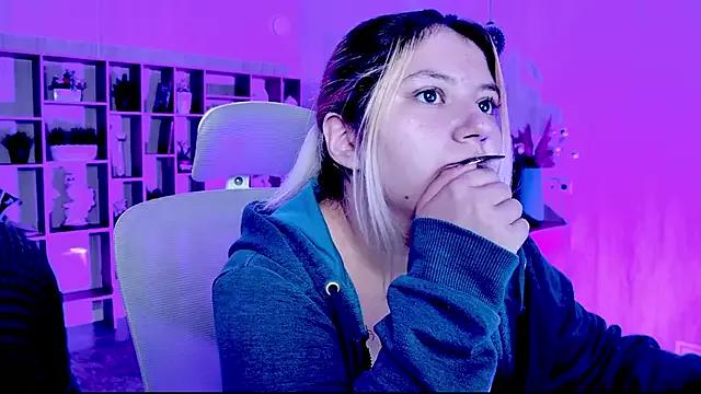 DiaAngell on StripChat 