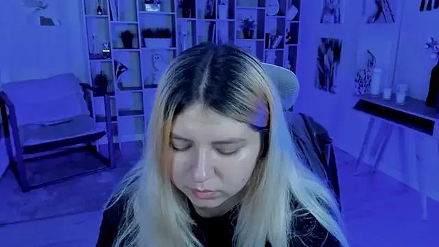 DiaAngell on StripChat 