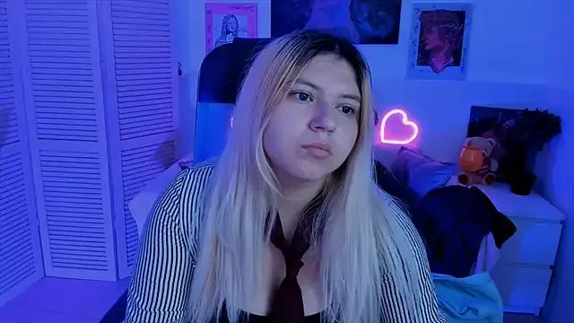 DiaAngell on StripChat 
