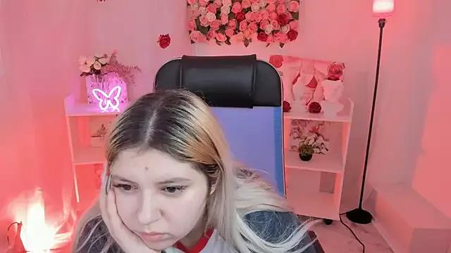 DiaAngell on StripChat 