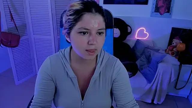 DiaAngell on StripChat 