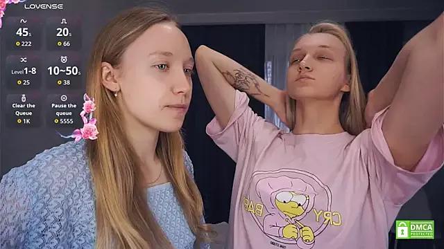 Freechat EarnestineGyllenband on StripChat