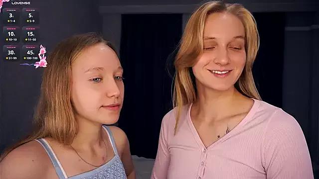 Freechat EarnestineGyllenband on StripChat