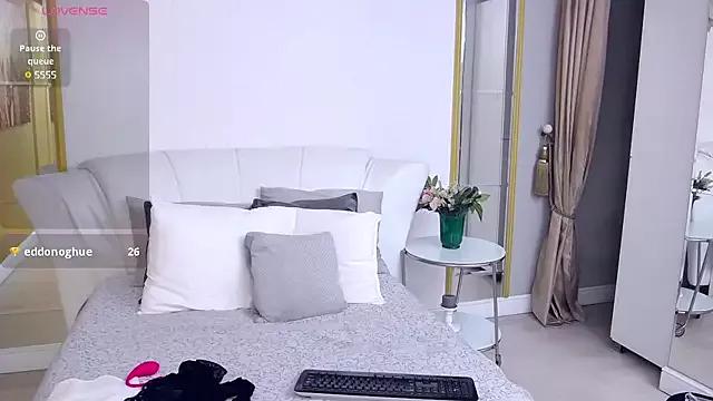 ElenaJuarez on StripChat 