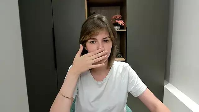 EleneButton on StripChat 