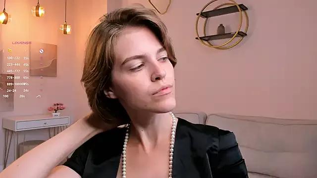 EleneButton on StripChat 