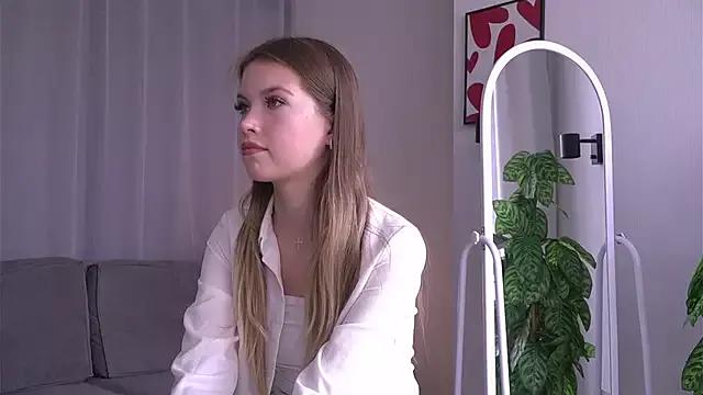 EleneDrews on StripChat 