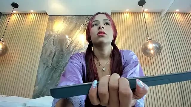 ella_harper on StripChat 