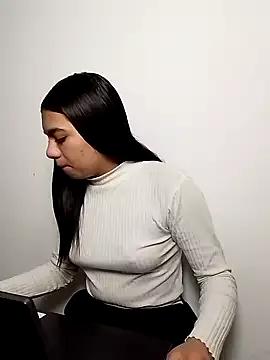 Emiily_bliss on StripChat