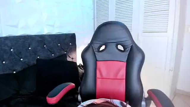 Emma_dl2 on StripChat 