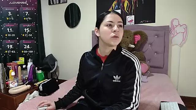 Emmie_Hot on StripChat 
