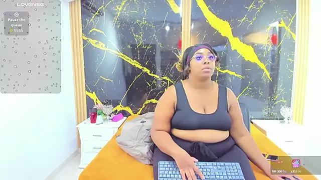 HannyMansonh on StripChat 
