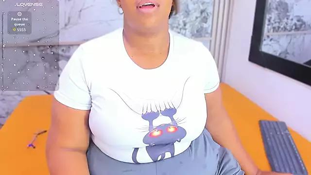 HannyMansonh on StripChat 
