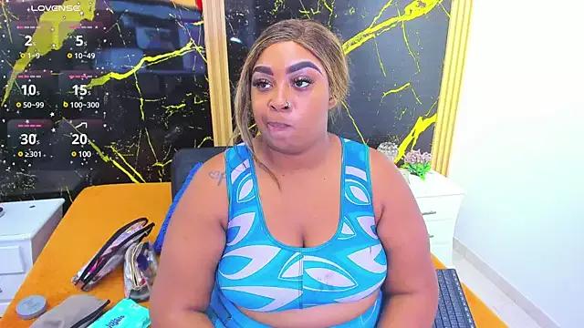 HannyMansonh on StripChat 