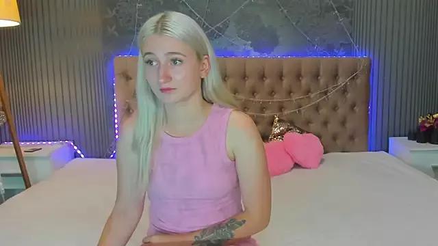 HollyTailors on StripChat 
