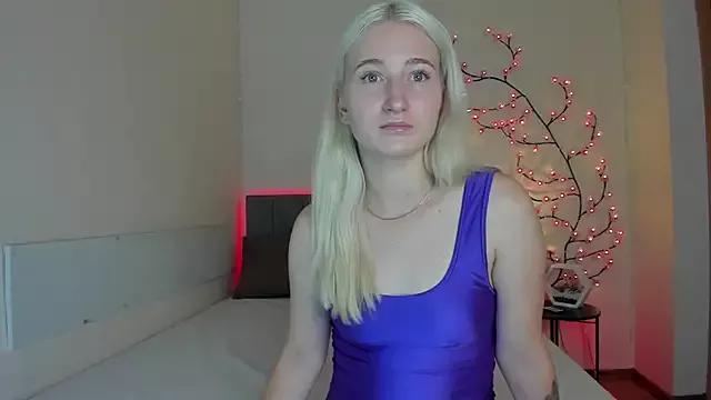 HollyTailors on StripChat 