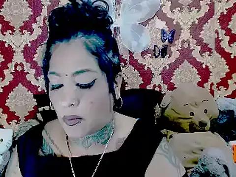 Indiancatz2 on StripChat 