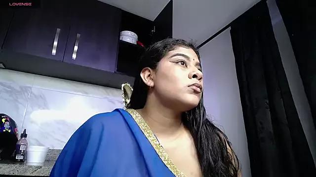 iniyalaboni on StripChat 