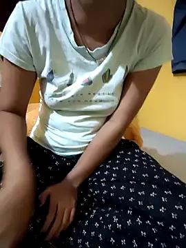Innocent-pilla on StripChat