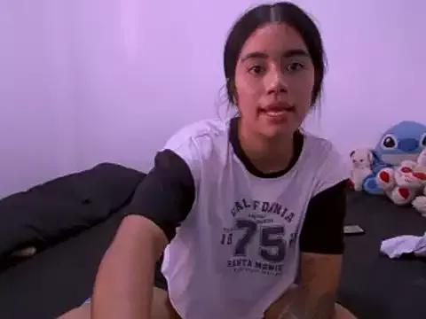 Freechat isabella_tasty25 on StripChat
