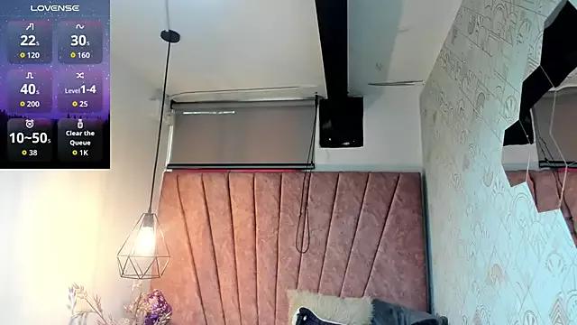 Freechat Issa_Milf__ on StripChat