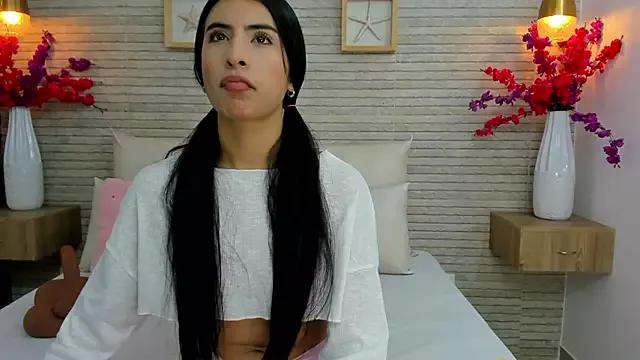IssabellaLopez on StripChat 