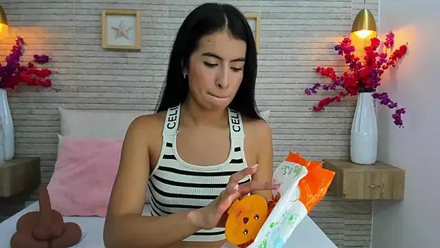 IssabellaLopez on StripChat 