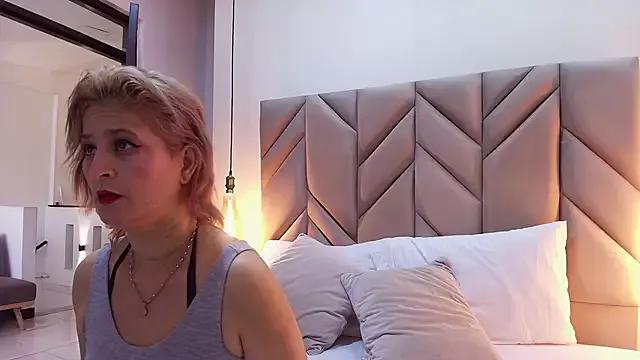 JaddeSquirt on StripChat 