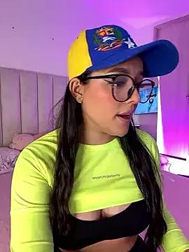 Freechat kenndall_21 on StripChat