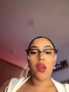 Freechat kenndall_21 on StripChat