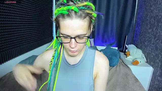 KIKI_Krash on StripChat 