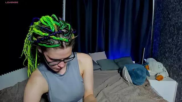 KIKI_Krash on StripChat 