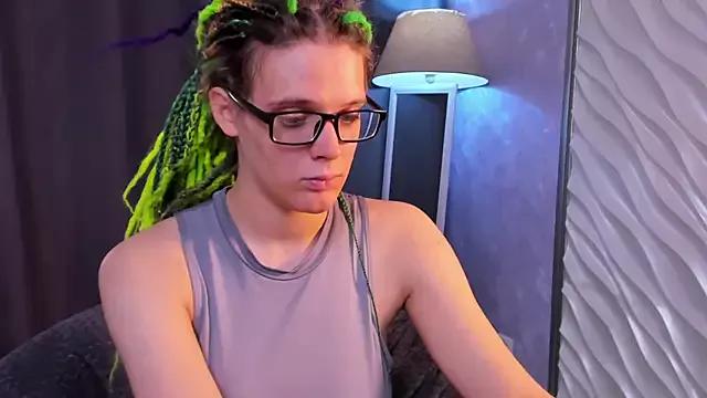 KIKI_Krash on StripChat