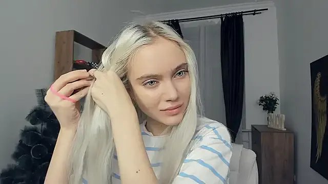 KristalCrowner on StripChat