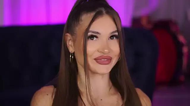 KyssaraPlay on StripChat 