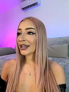 Larra_Croft on StripChat 