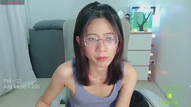 littlemiilk on StripChat 