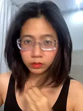 littlemiilk on StripChat 