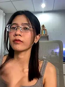 littlemiilk on StripChat 