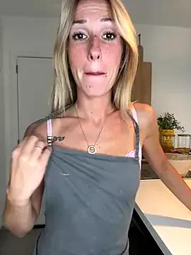 lola_tentatiion on StripChat 