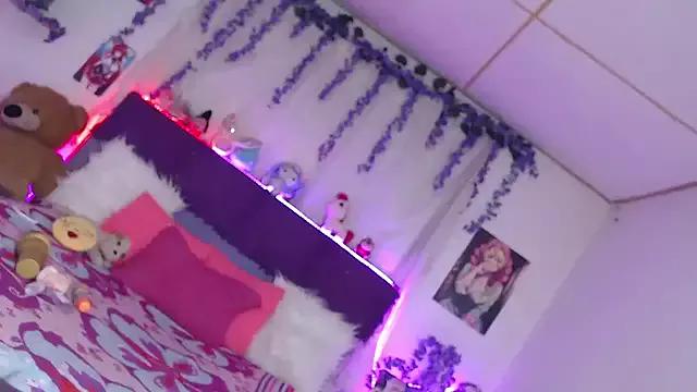 lolitaa_hot_ on StripChat