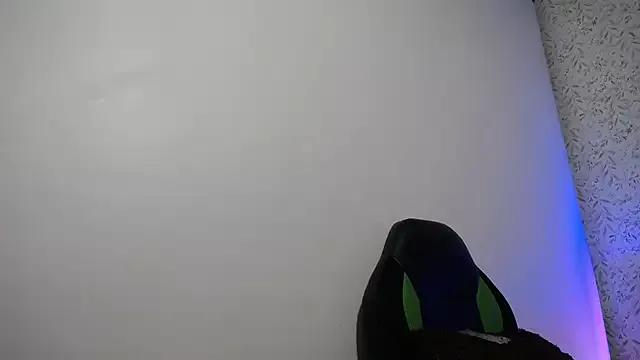 luly_pink on StripChat 