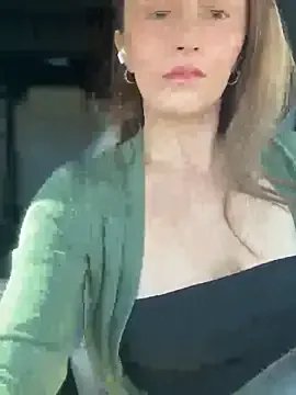 lunagirl13 on StripChat