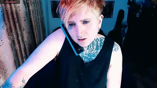 Marieblueeyes on StripChat