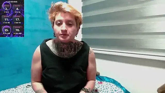 Marieblueeyes on StripChat