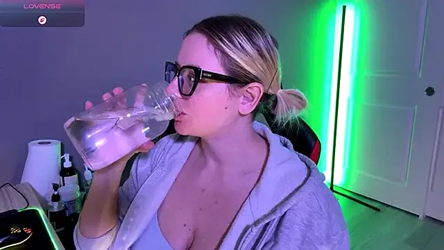 MAXXXTV on StripChat 