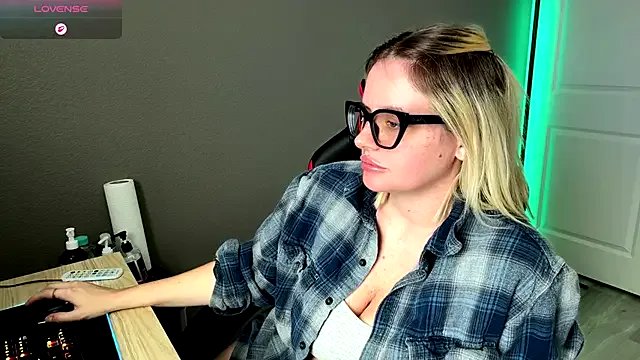 MAXXXTV on StripChat 