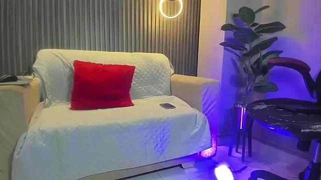 miss_charlott12 on StripChat