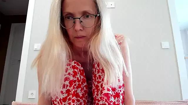 MollyStory on StripChat