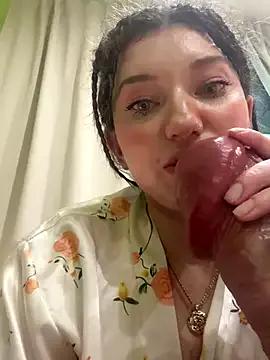MooonReal on StripChat 